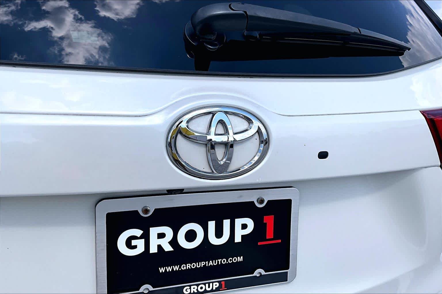Used 2018 Blizzard Pearl Toyota XLE image 10