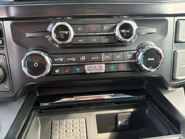 New 2026 Agate Black Metallic Ford F-250® Lariat® image 29