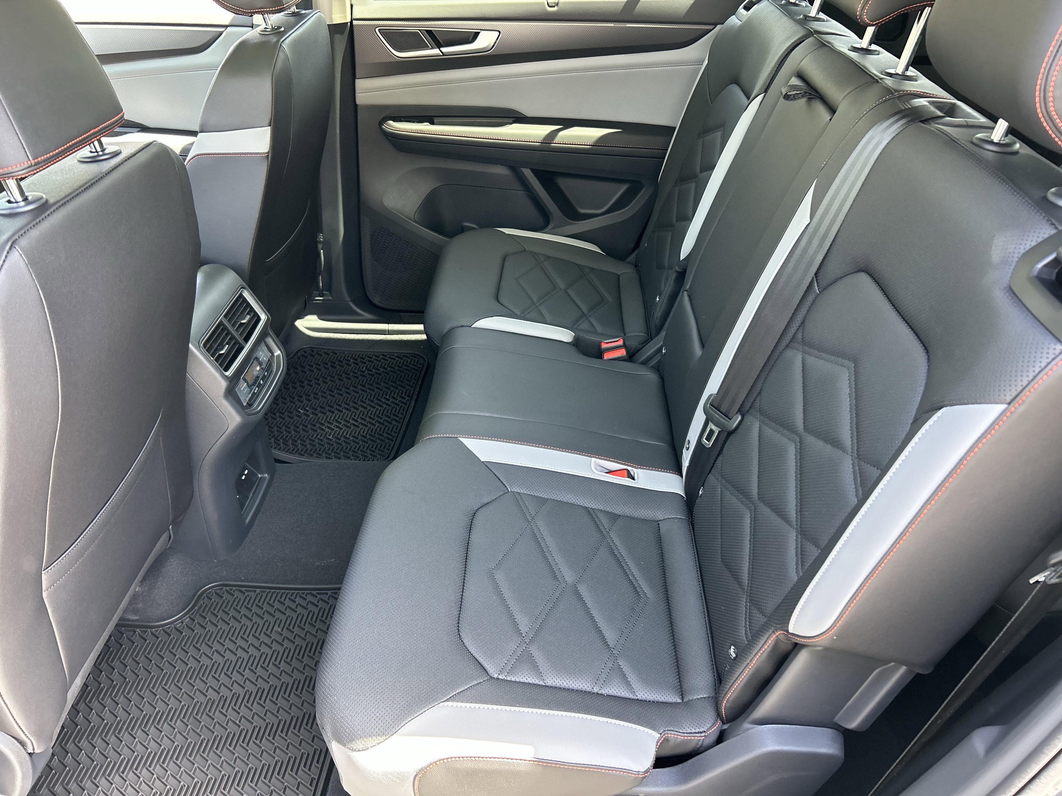 New 2026 Pure Gray Volkswagen 2.0T Peak Edition image 13