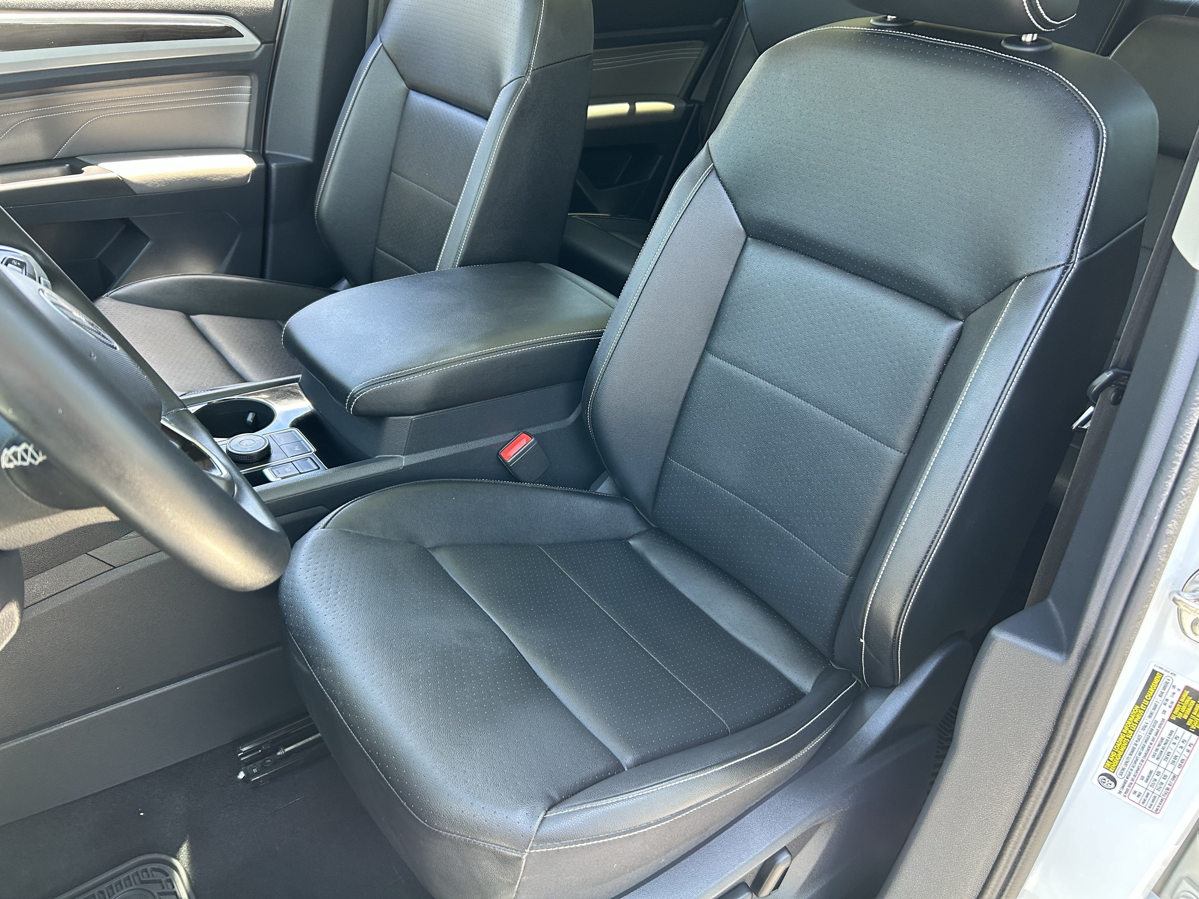 Used 2023 White Volkswagen 3.6L V6 SE w/Technology image 18