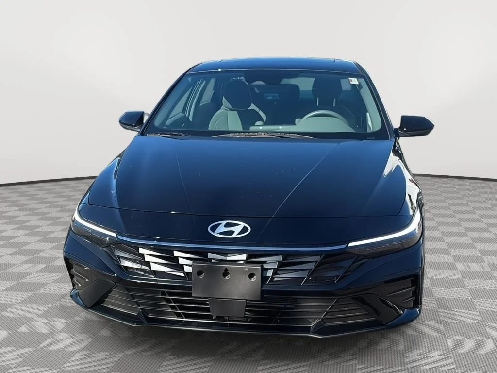 Certified Used 2025 Abyss Black Hyundai SEL Convenience image 2