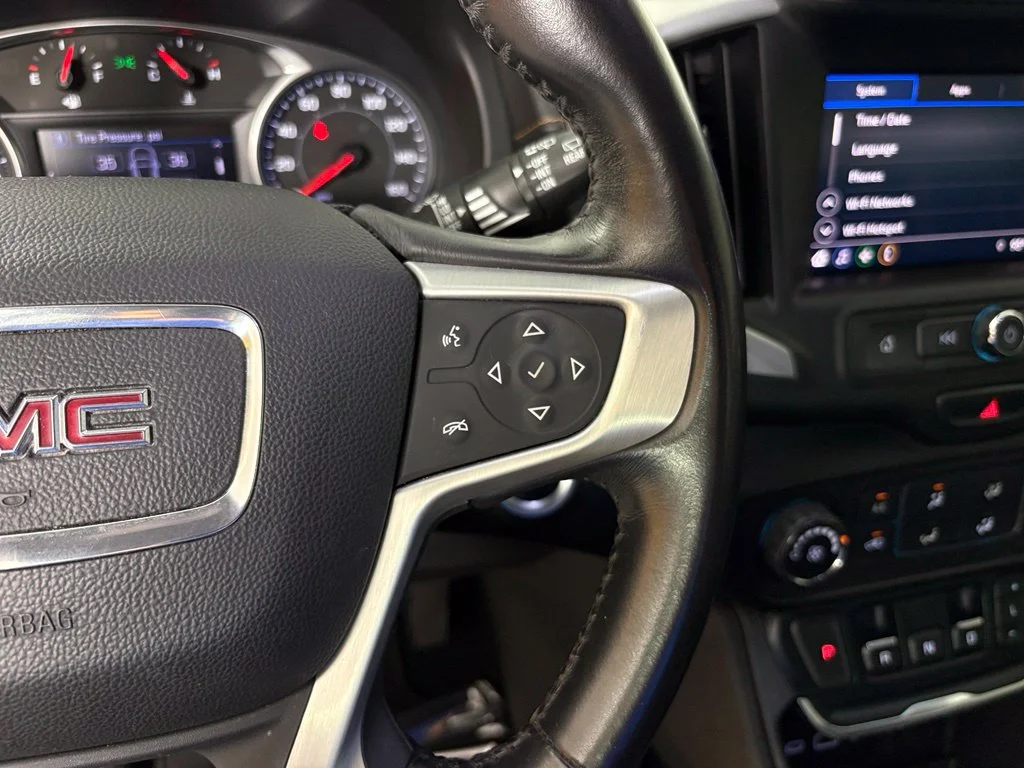 Used 2021 White GMC SLE image 20