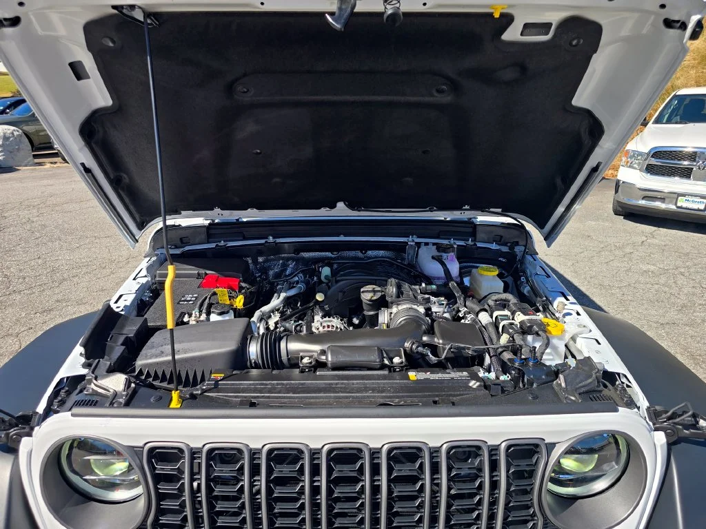 New 2027 White/off-white Jeep Sport S image 22