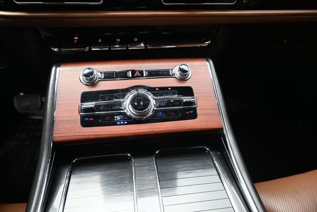 Used 2023 Black Lincoln Reserve image 31