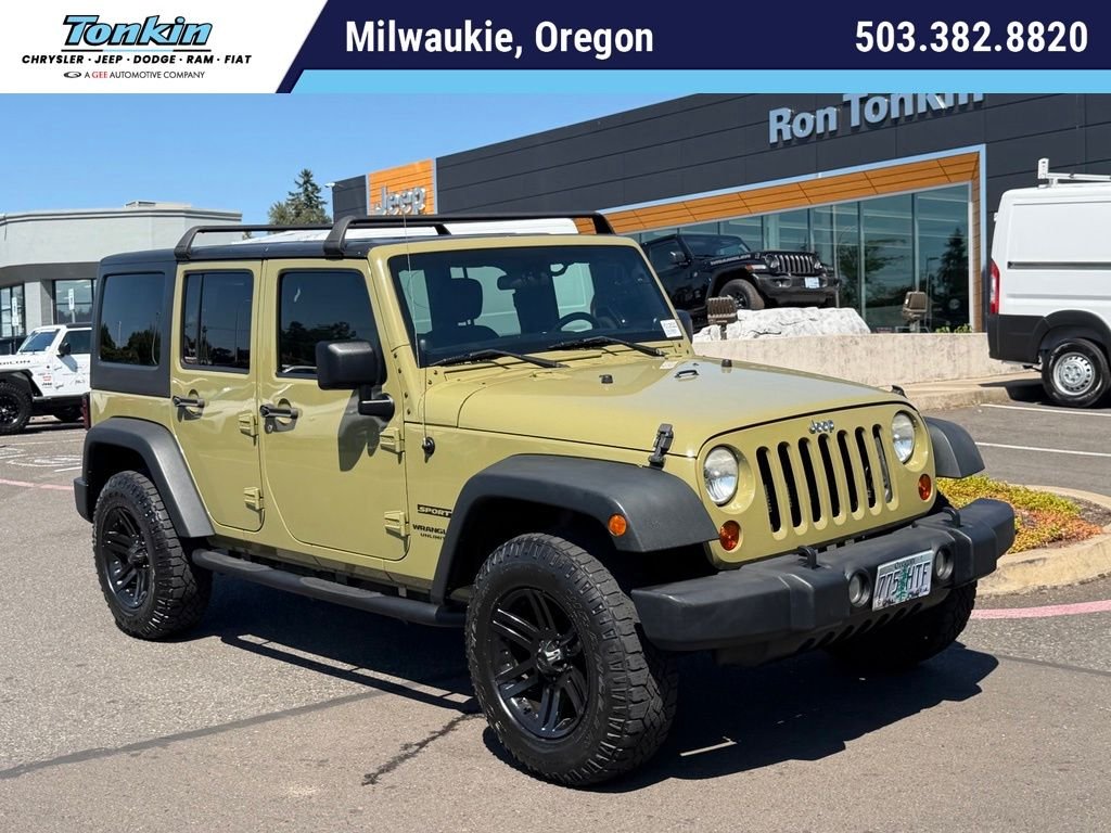 Used 2013 Commando Green Jeep Unlimited Sport image 1