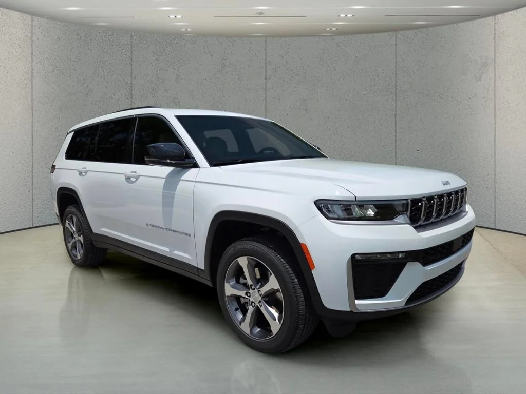 New 2026 Bright White Clear-Coat Exterior Paint Jeep Limited image 13