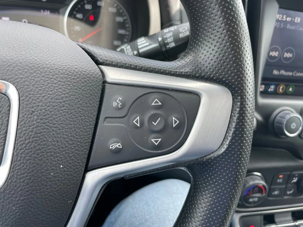 Used 2022 Cayenne Red Tintcoat GMC SLE image 25