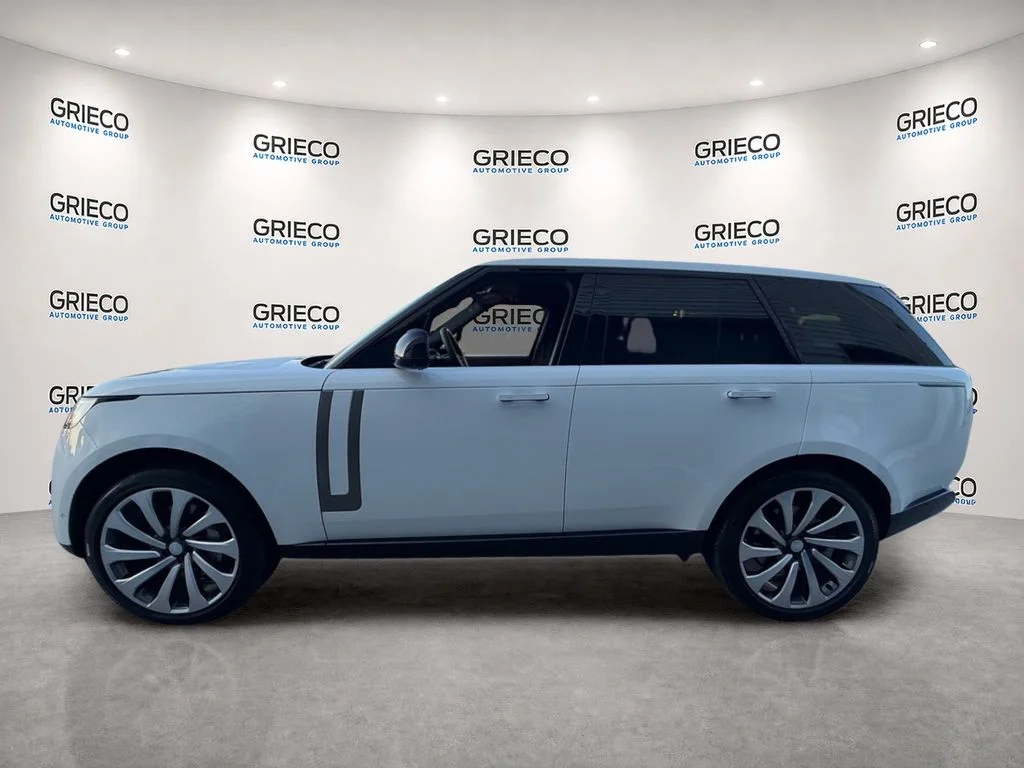 Used 2025 Ostuni Pearl White Land Rover SE image 4