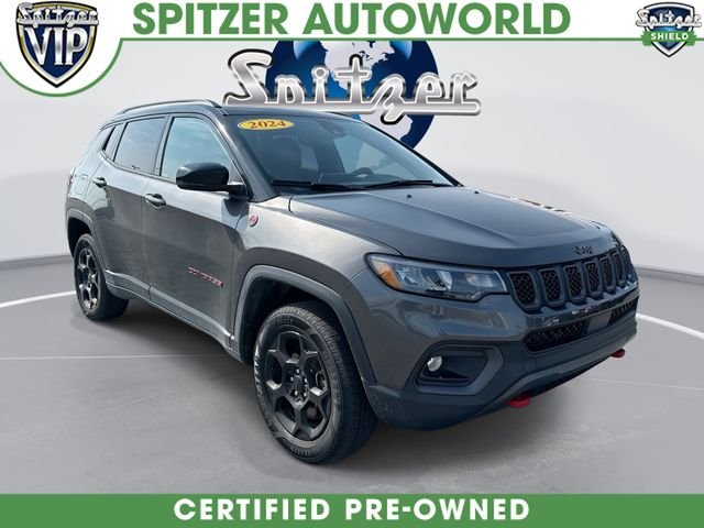 Used 2024 Silver Jeep Trailhawk image 1