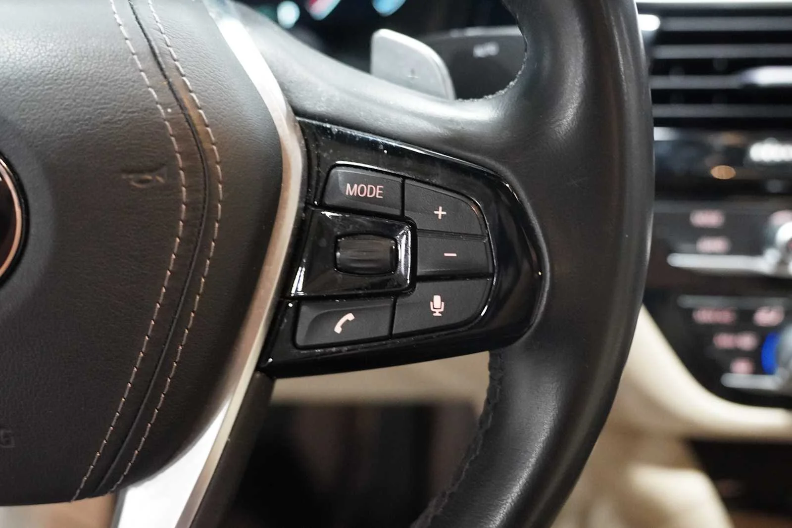 Used 2019 Black Sapphire Metallic BMW 530i image 18