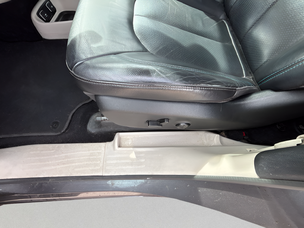 Used 2021 Gray Chrysler Touring L image 25