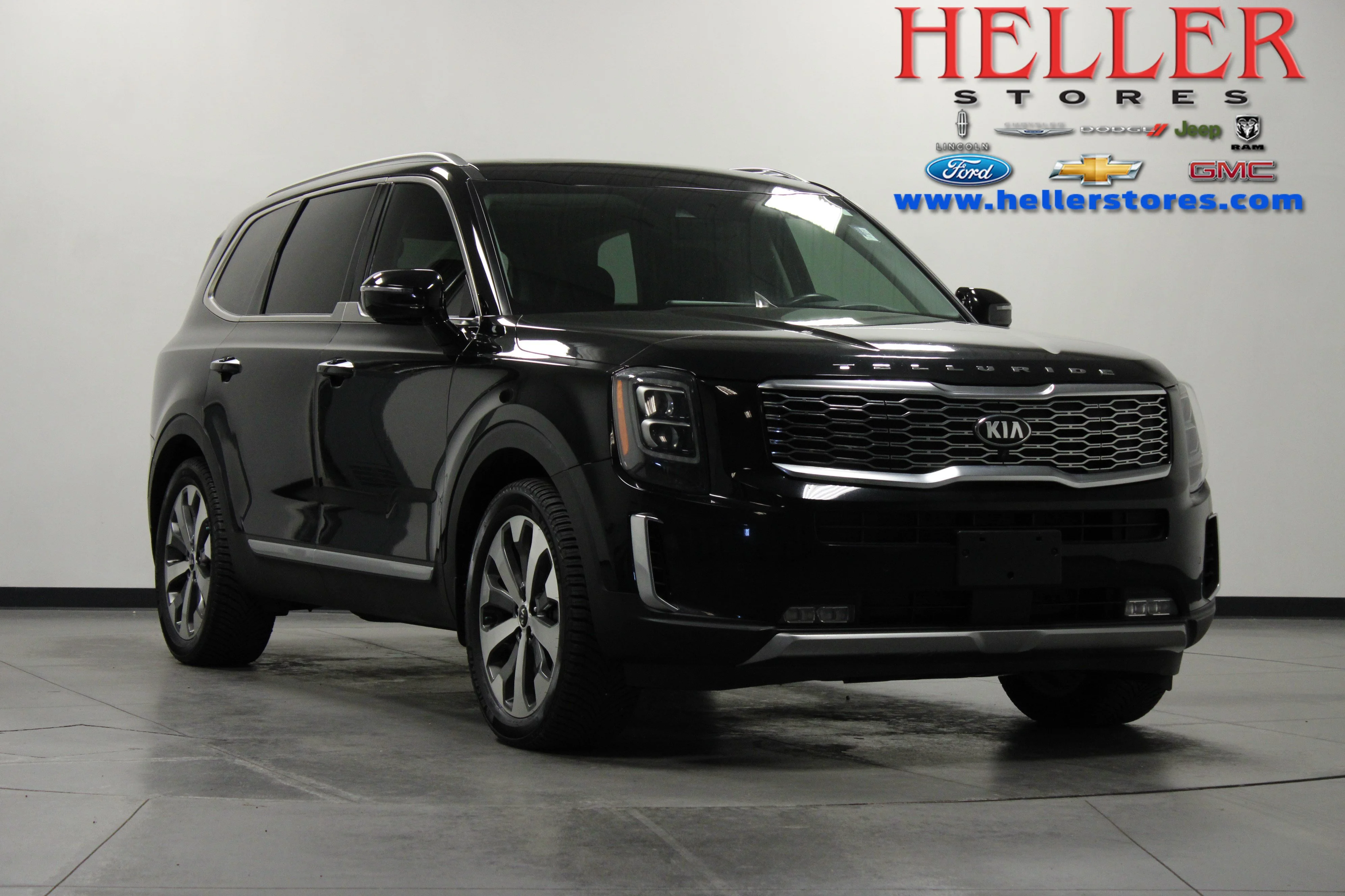 Used 2020 Ebony Black Kia SX image 1