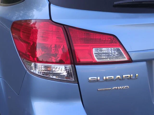 Used 2010 Blue Subaru 2.5i Premium image 21