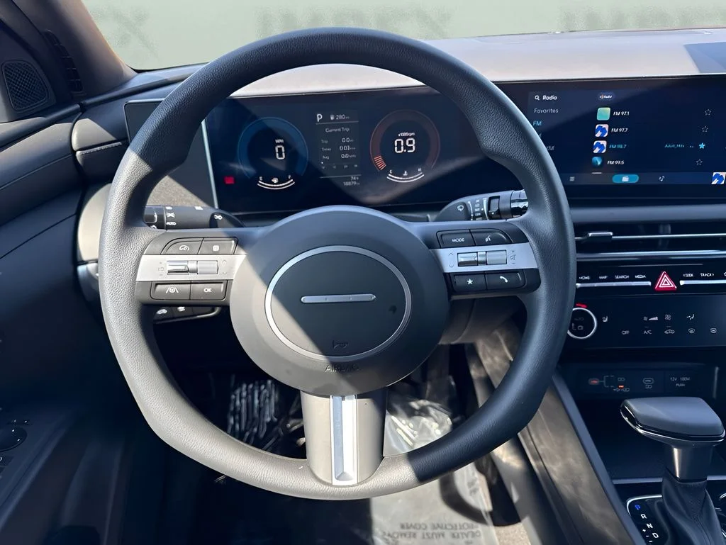 Used 2025 White Hyundai SEL image 13