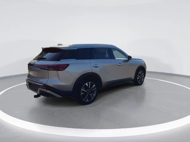 Used 2023 Silver INFINITI LUXE image 11
