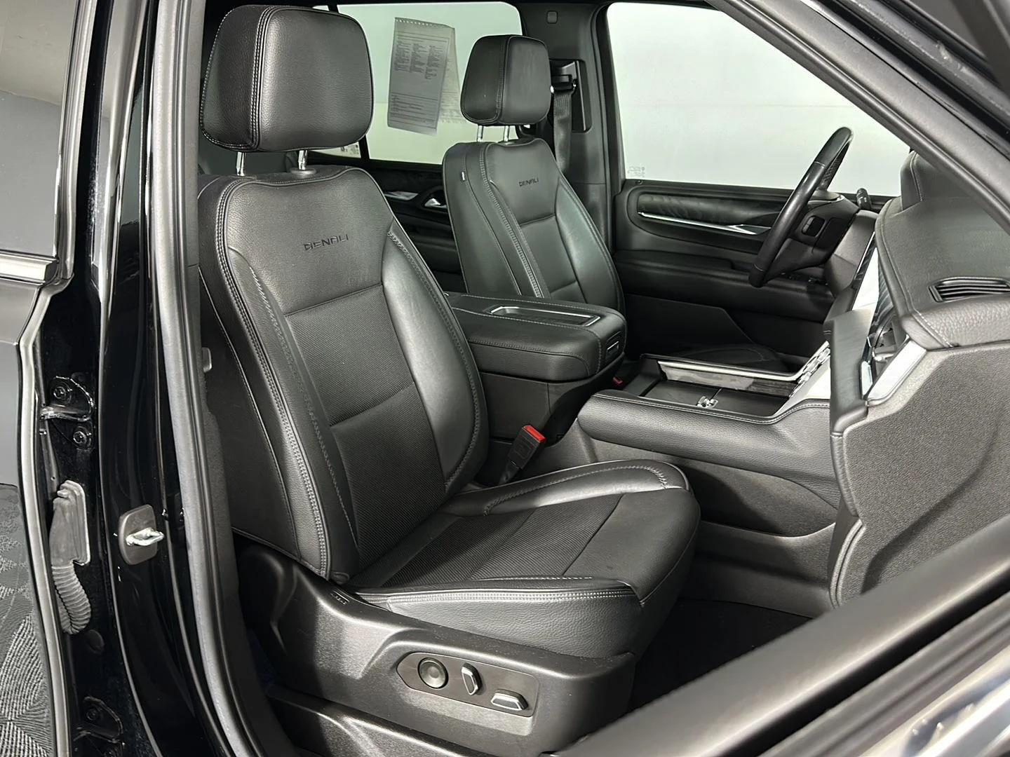 Used 2022 Onyx Black GMC Denali image 2