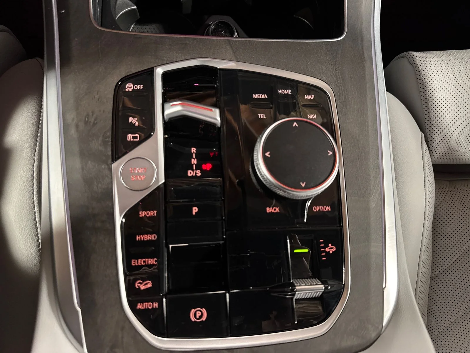 Used 2025 Gray Metallic BMW xDrive50e image 22