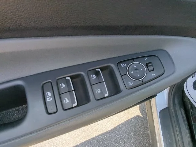 Used 2022  Hyundai SEL image 13