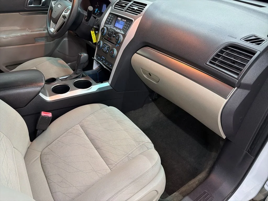 Used 2014 White Ford Base image 30