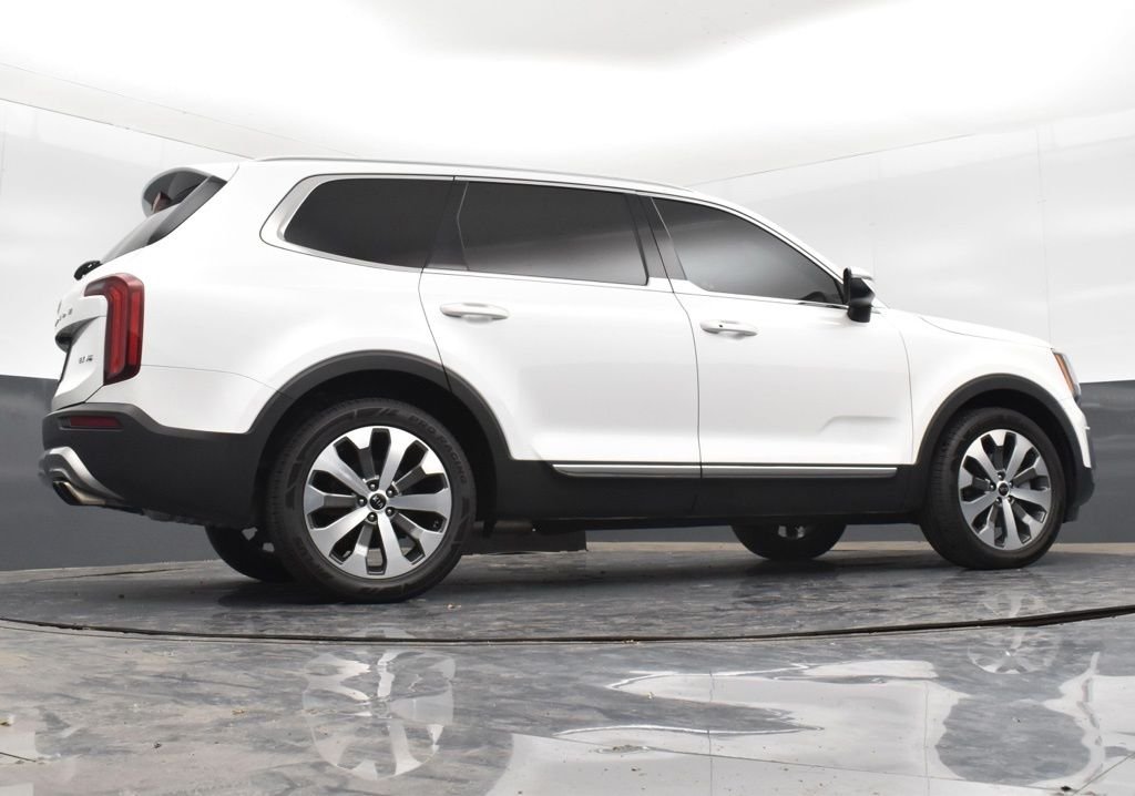 Used 2021 White Kia EX image 22