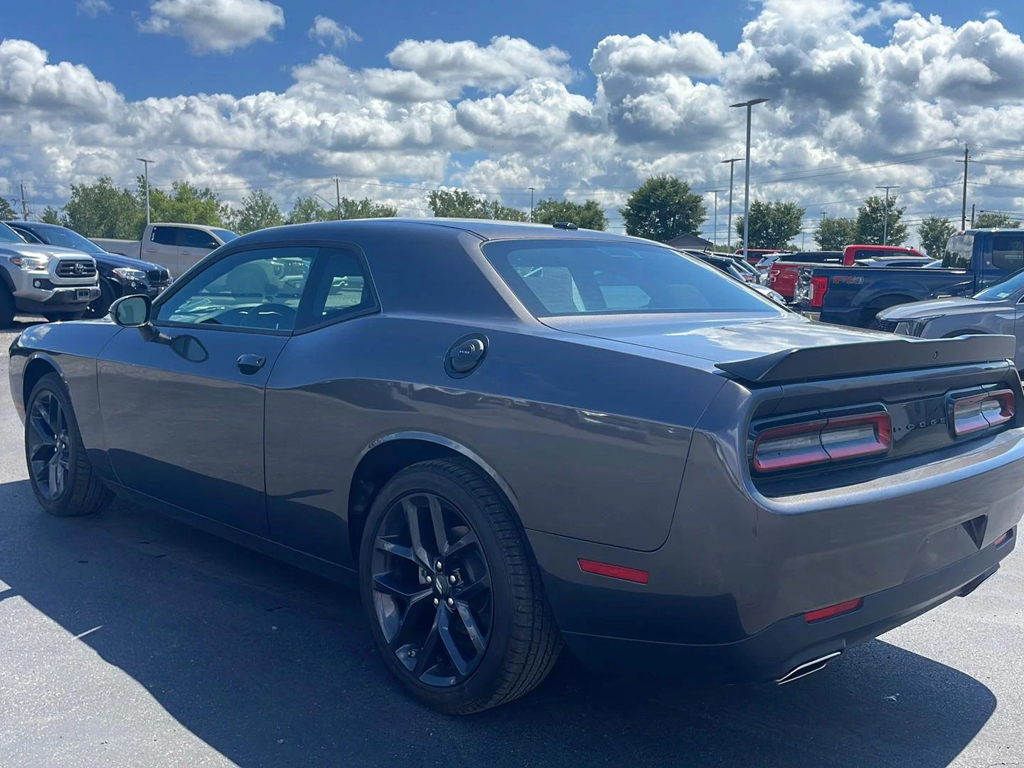 Used 2023 Granite Pearlcoat Dodge SXT image 9