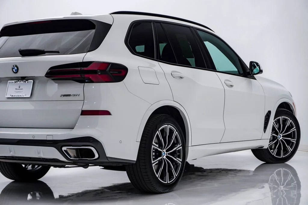 Used 2024 Alpine White BMW xDrive40i image 10