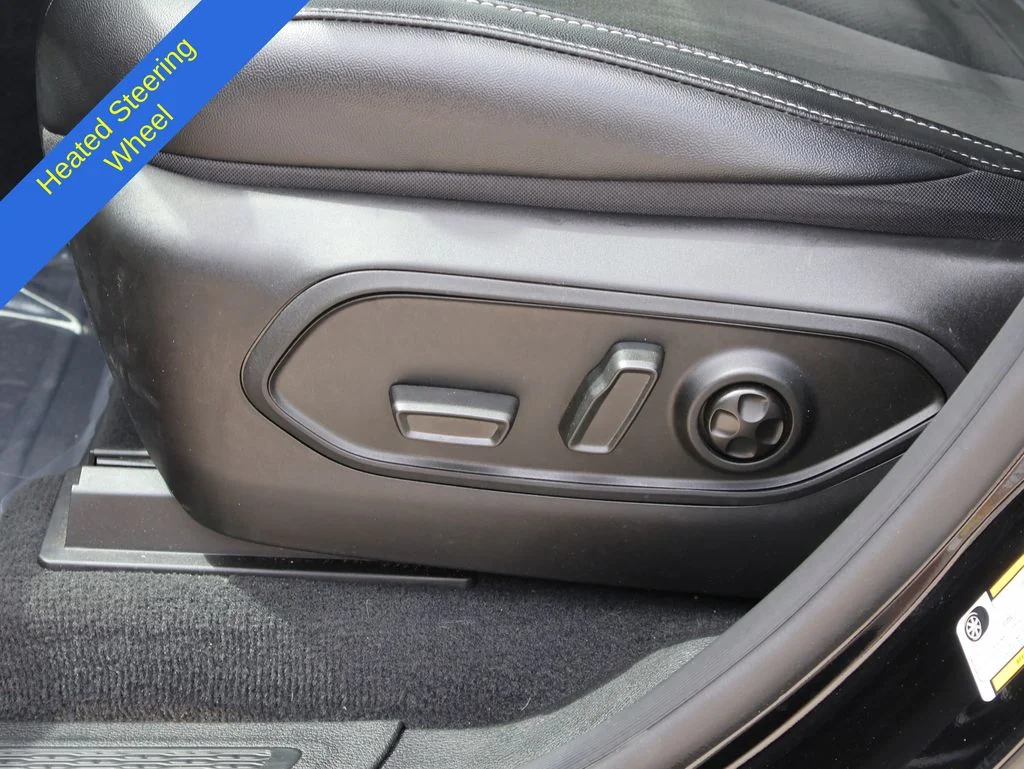 Used 2025 Black Jeep Altitude image 24