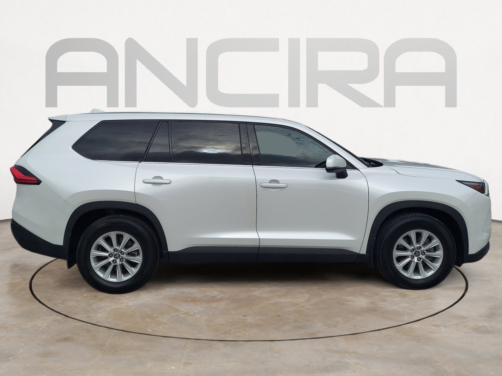 Used 2024 Wind Chill Pearl Toyota XLE image 11