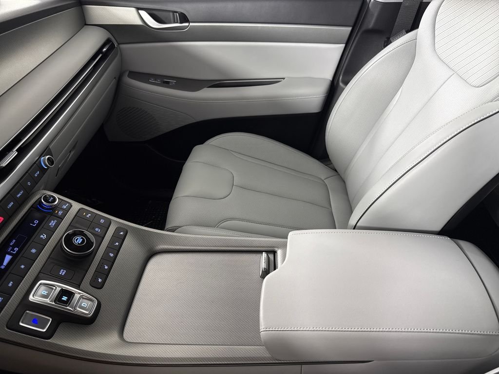 Certified Used 2025 Gray Hyundai SEL Premium image 22