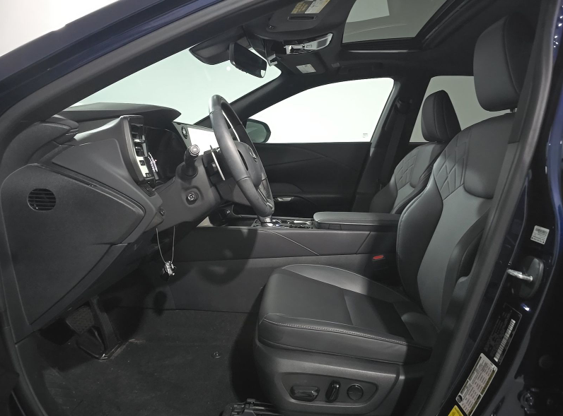Used 2024  Lexus 350 Premium image 2