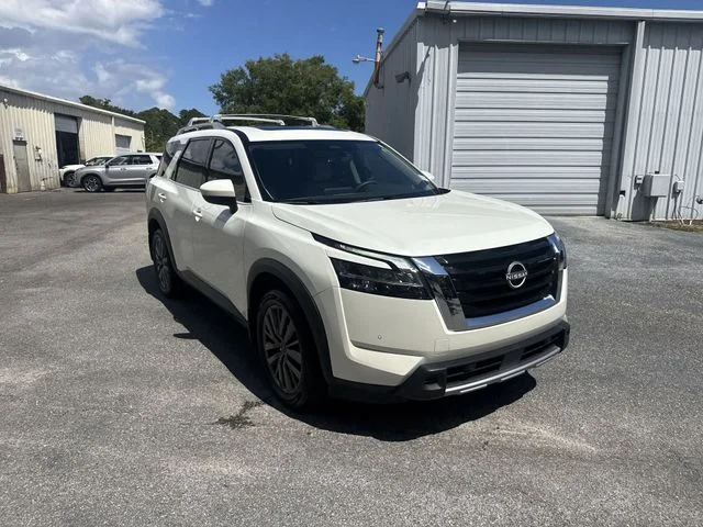 Used 2024 White Nissan SL image 3