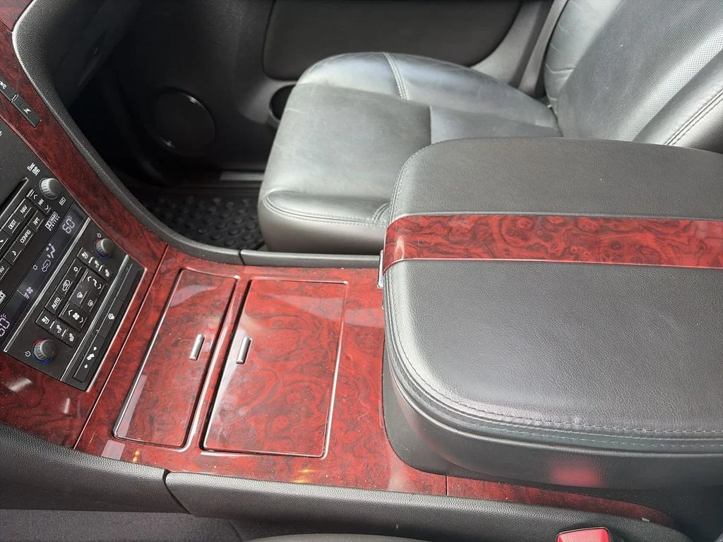 Used 2007 White Cadillac Base image 21