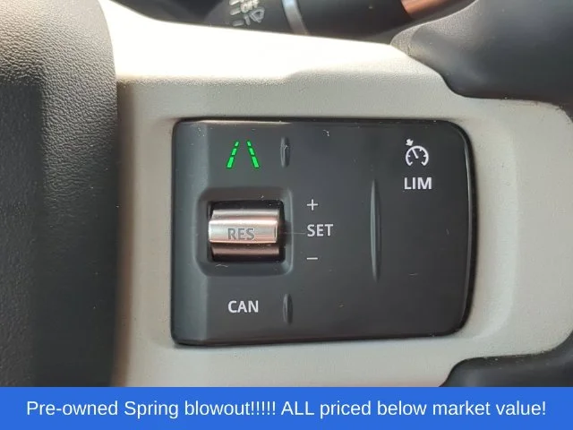 Used 2020  Land Rover SE image 28
