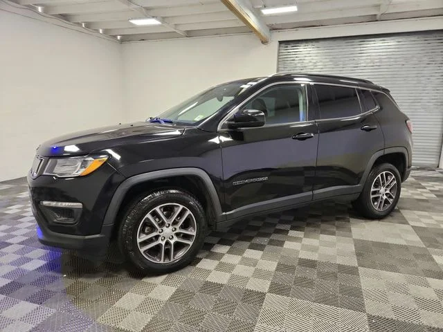 Used 2018 Black Jeep Latitude image 4