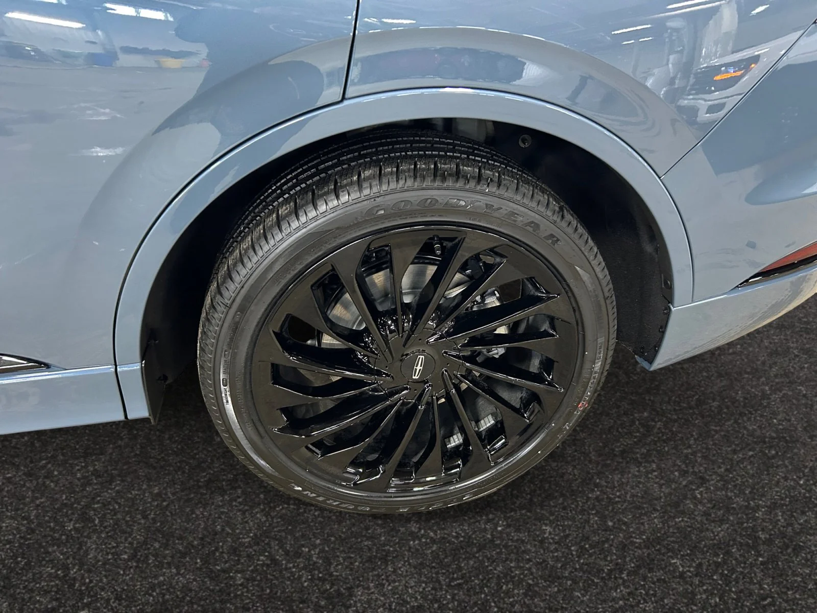 New 2026 Whisper Blue Metallic Clearcoat Lincoln Reserve image 9