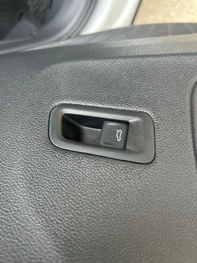 New 2026 White/off-white Volkswagen SE w/Technology image 50