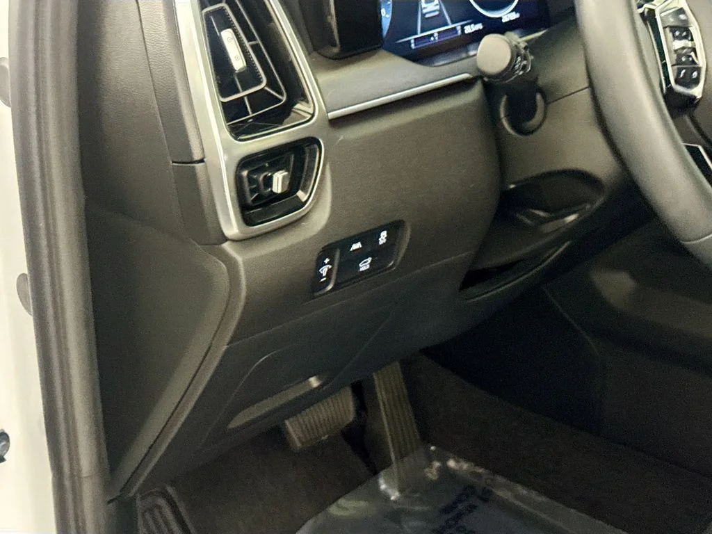 Used 2023 White Kia SX image 10