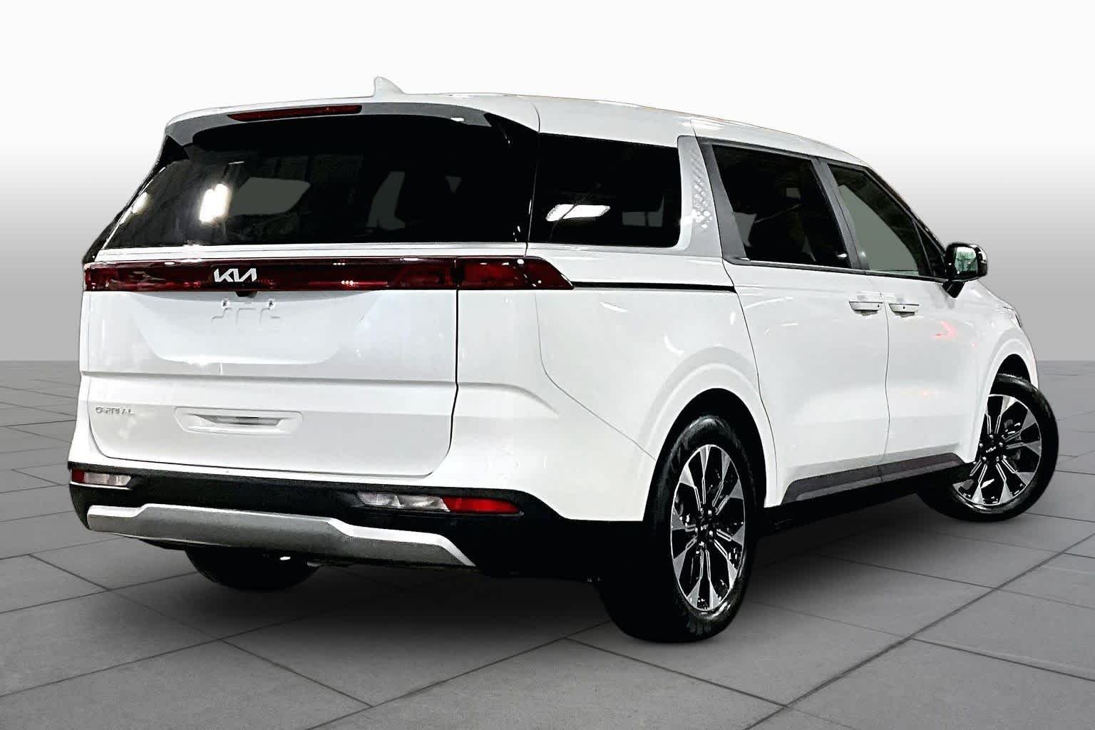 Used 2024 Snow White Pearl Kia EX image 13