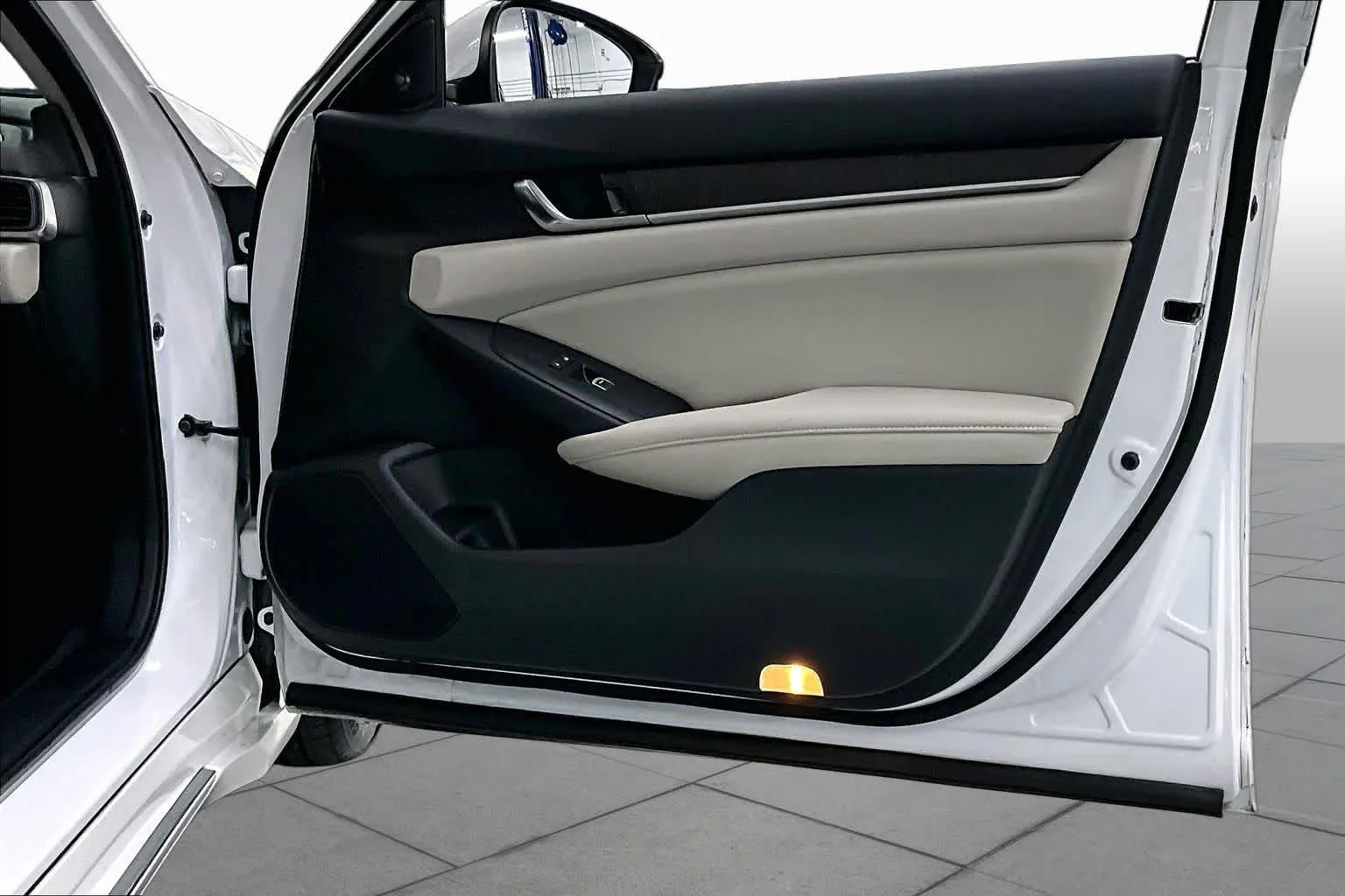 Used 2022 Platinum White Pearl Honda EX-L image 21