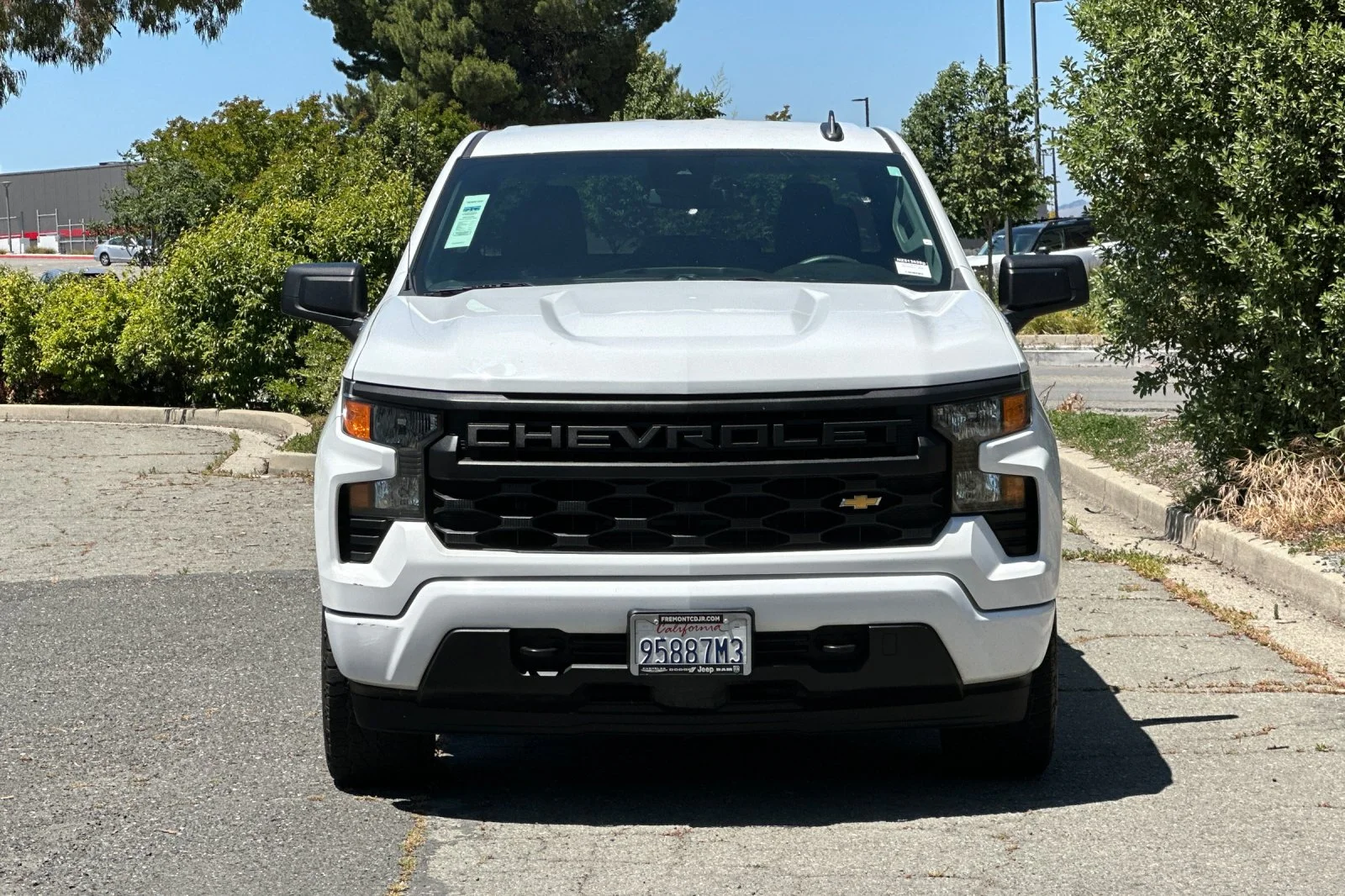 Used 2022 White Chevrolet Custom image 8