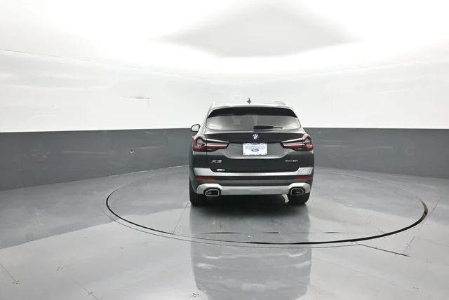 Used 2022 Dark Graphite BMW xDrive30i image 6