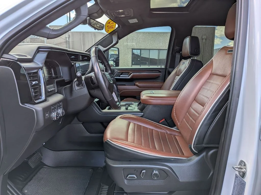Used 2024 White Frost Tricoat GMC Denali Ultimate image 17