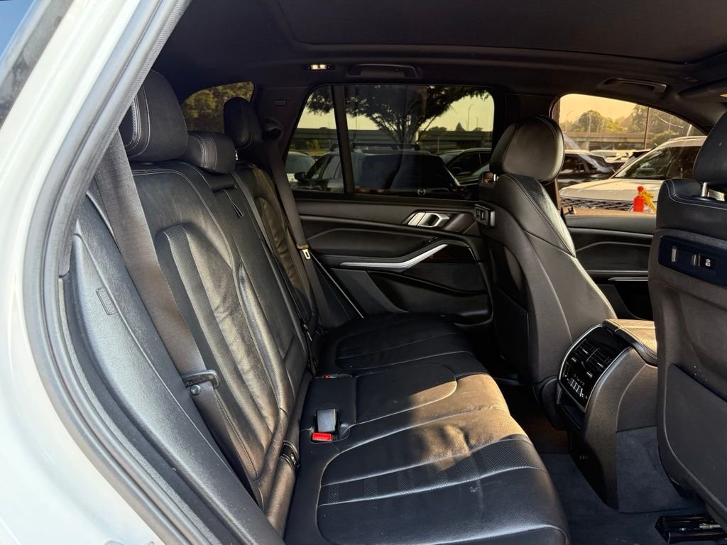 Used 2020 White BMW xDrive40i image 35