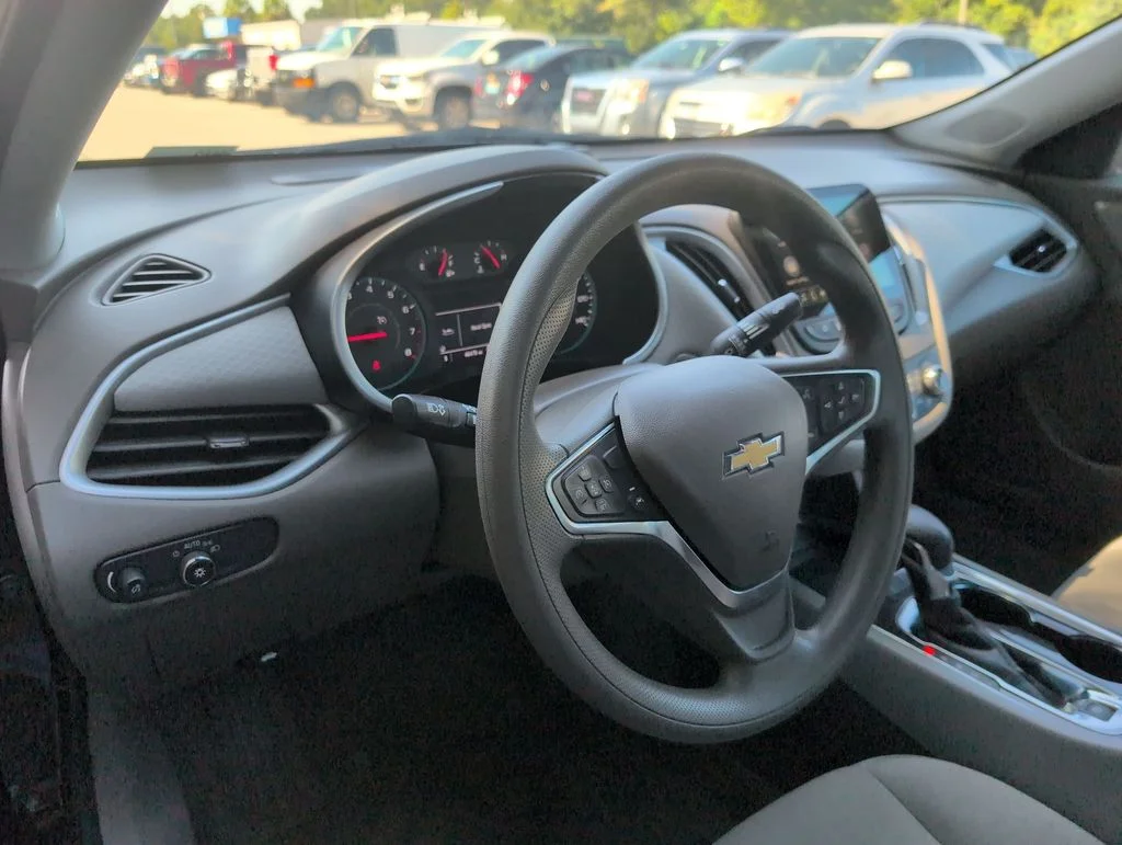 Used 2025 Black Chevrolet LT image 27