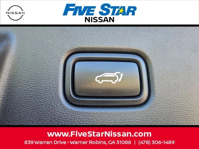 Used 2023 Black Hyundai SE image 14