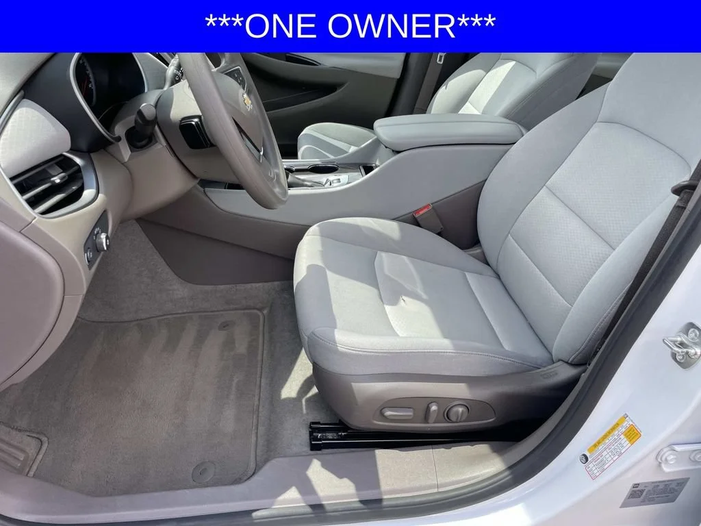 Used 2025 Summit White Chevrolet 1LT image 17