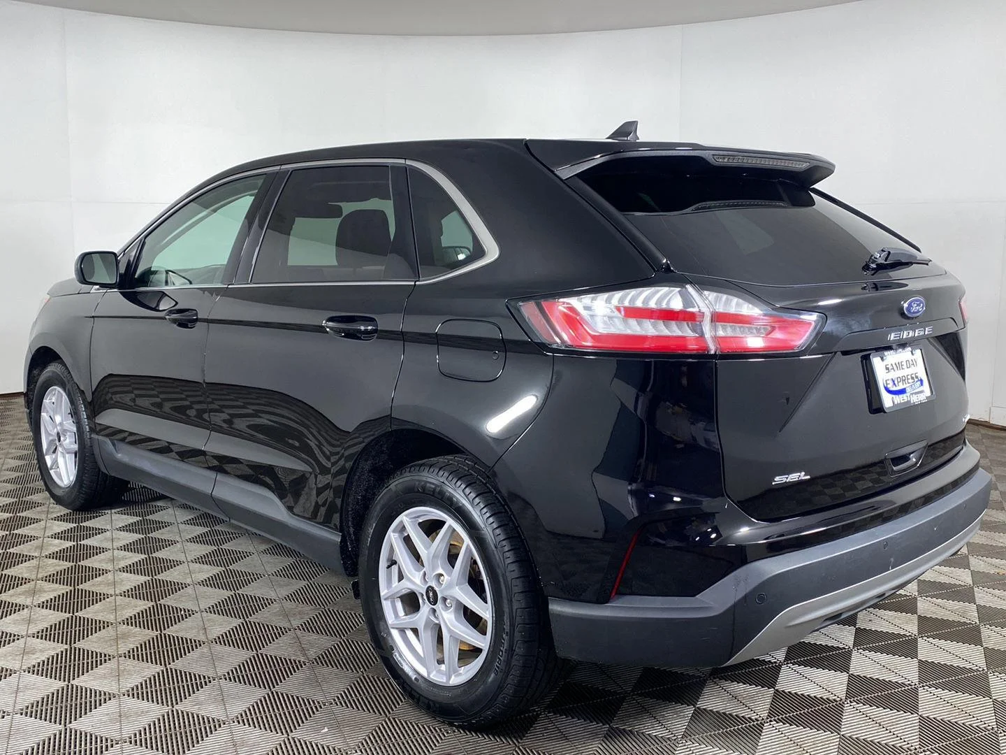 Used 2023 Agate Black Ford SEL image 29