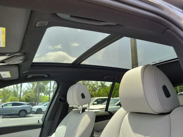 Used 2024 Gray BMW sDrive40i image 19