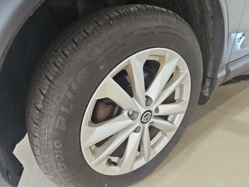 Used 2017 Gun Metallic Nissan SV image 5