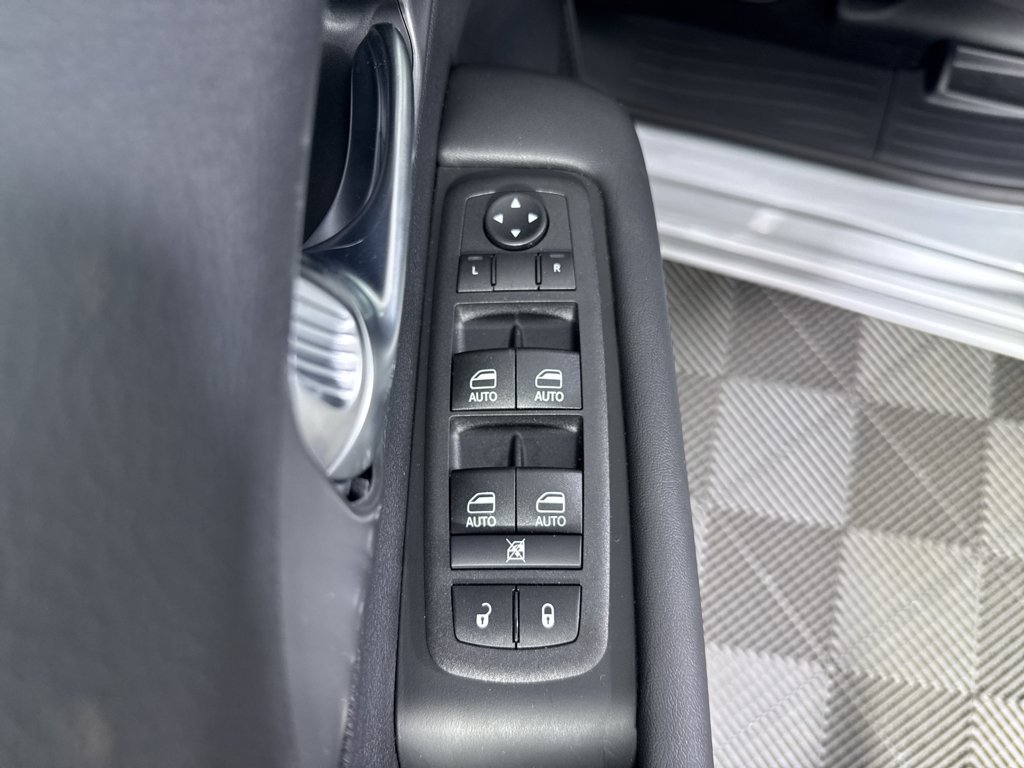 2026 Chrysler Pacifica Select - Photo 28